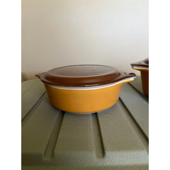 Vintage Pyrex Covered Casserole Dishes Bowls Tan Orange Gold with Brown Lid - Picture 2 of 11